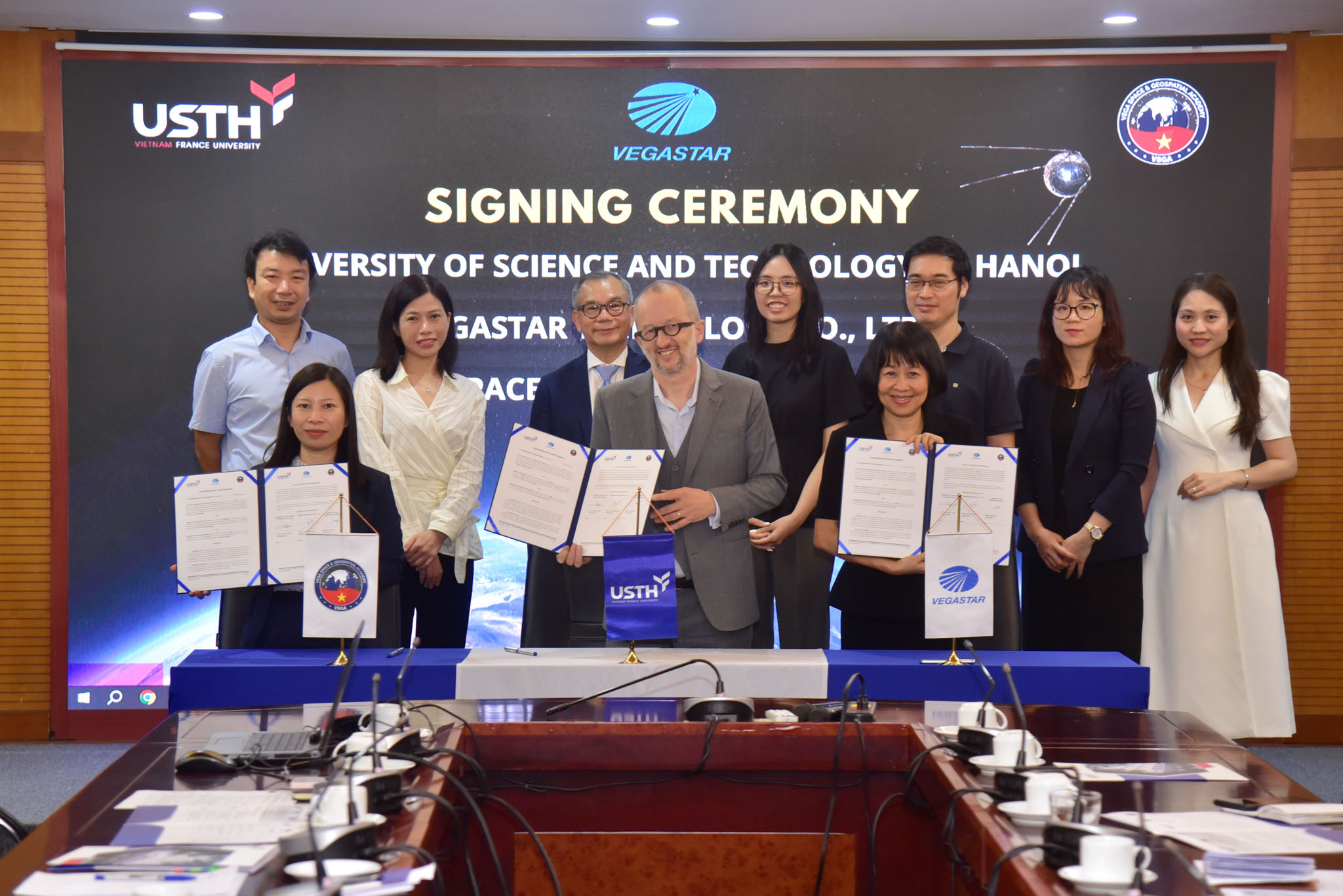 Vegastar VSGA USTH sign MoU 3