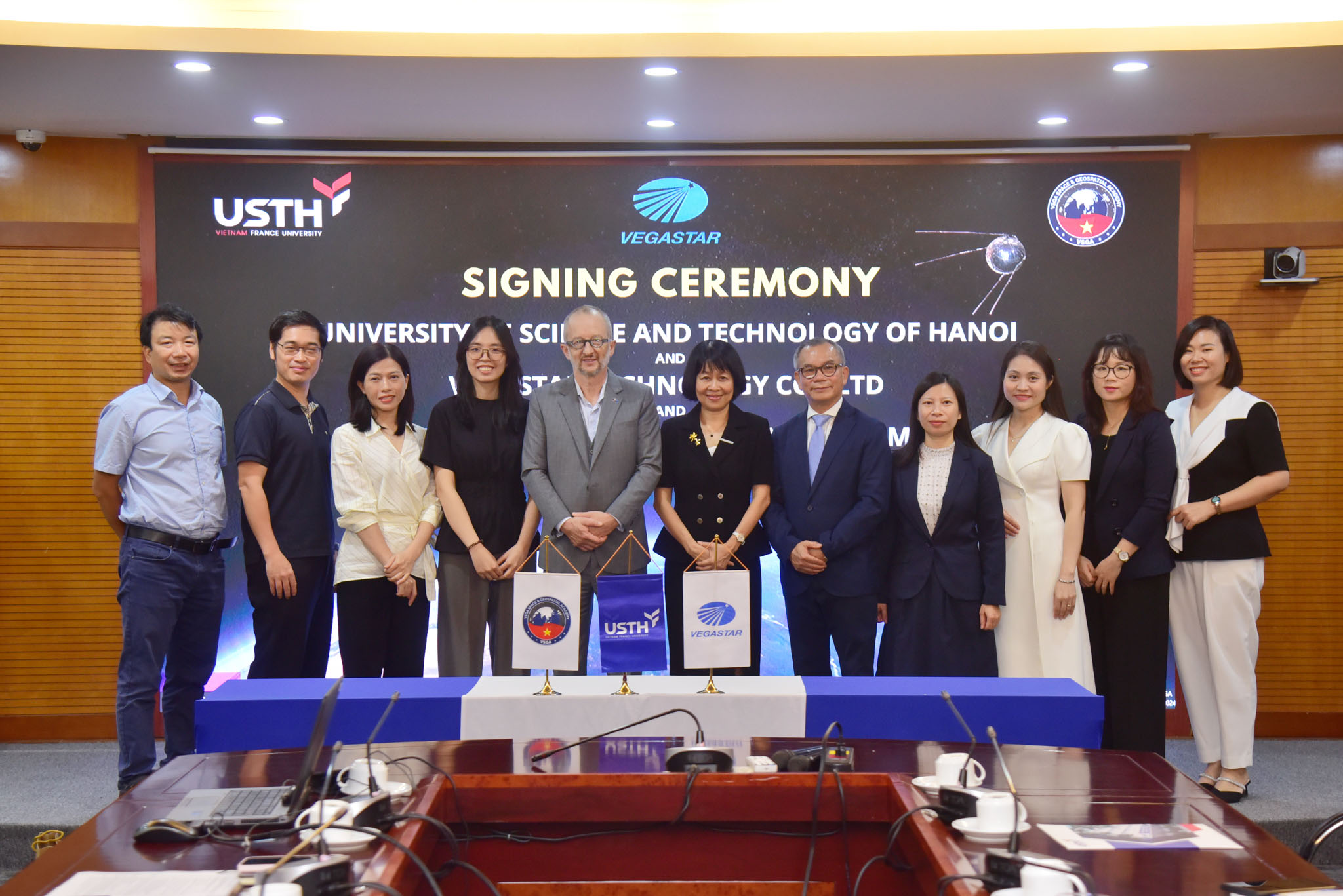 Vegastar VSGA USTH sign MoU ceremony 3