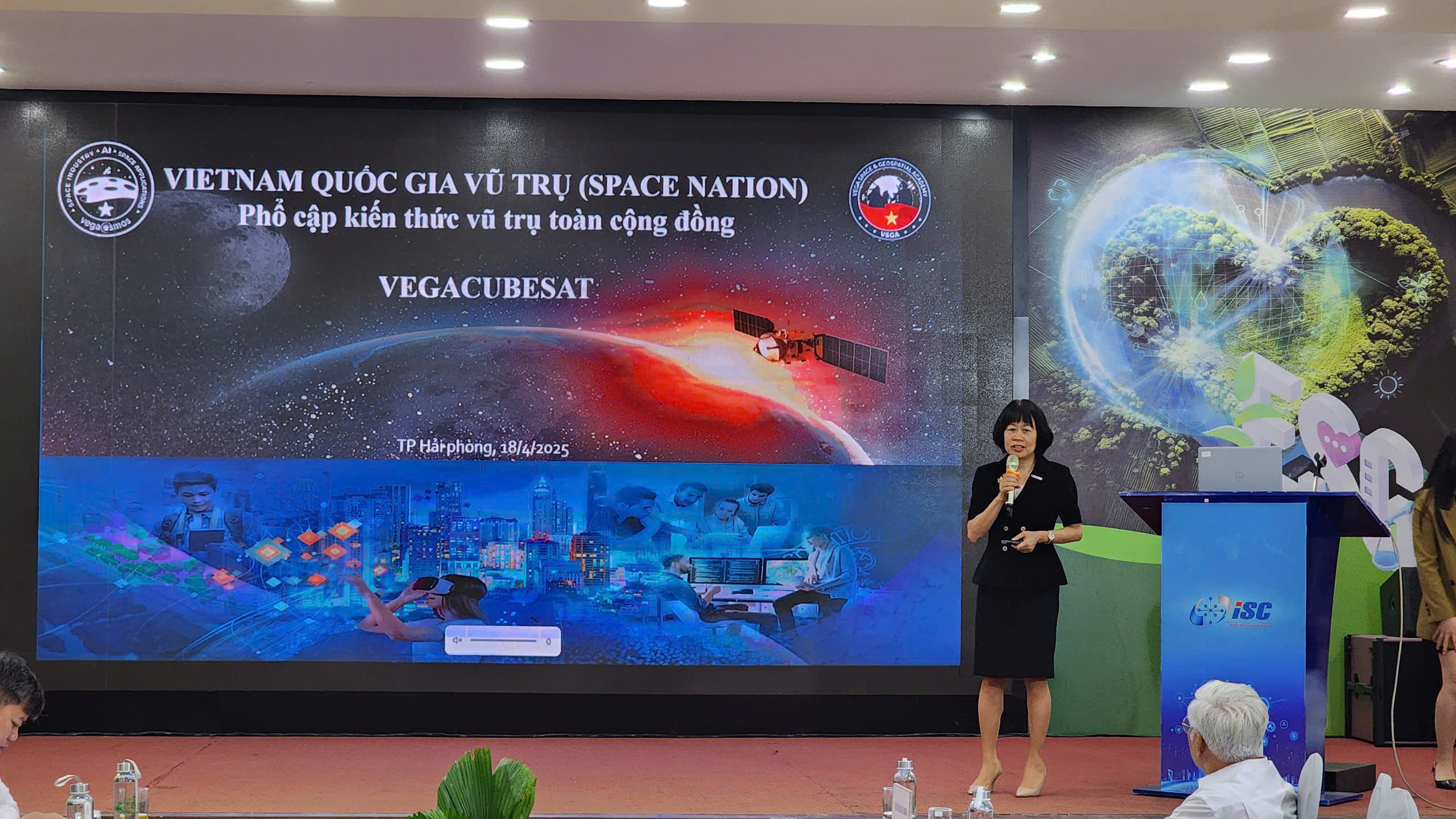 co Huong Le